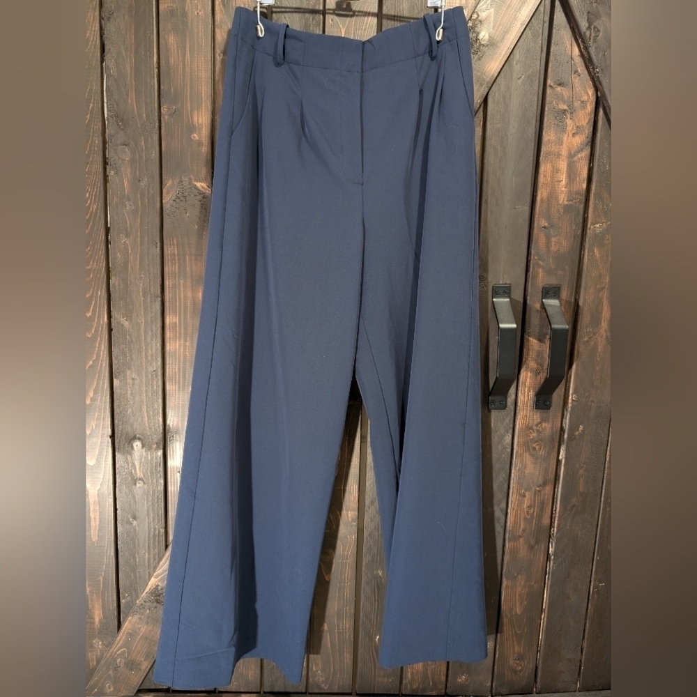 Halston size M, navy high rise, wide leg pants